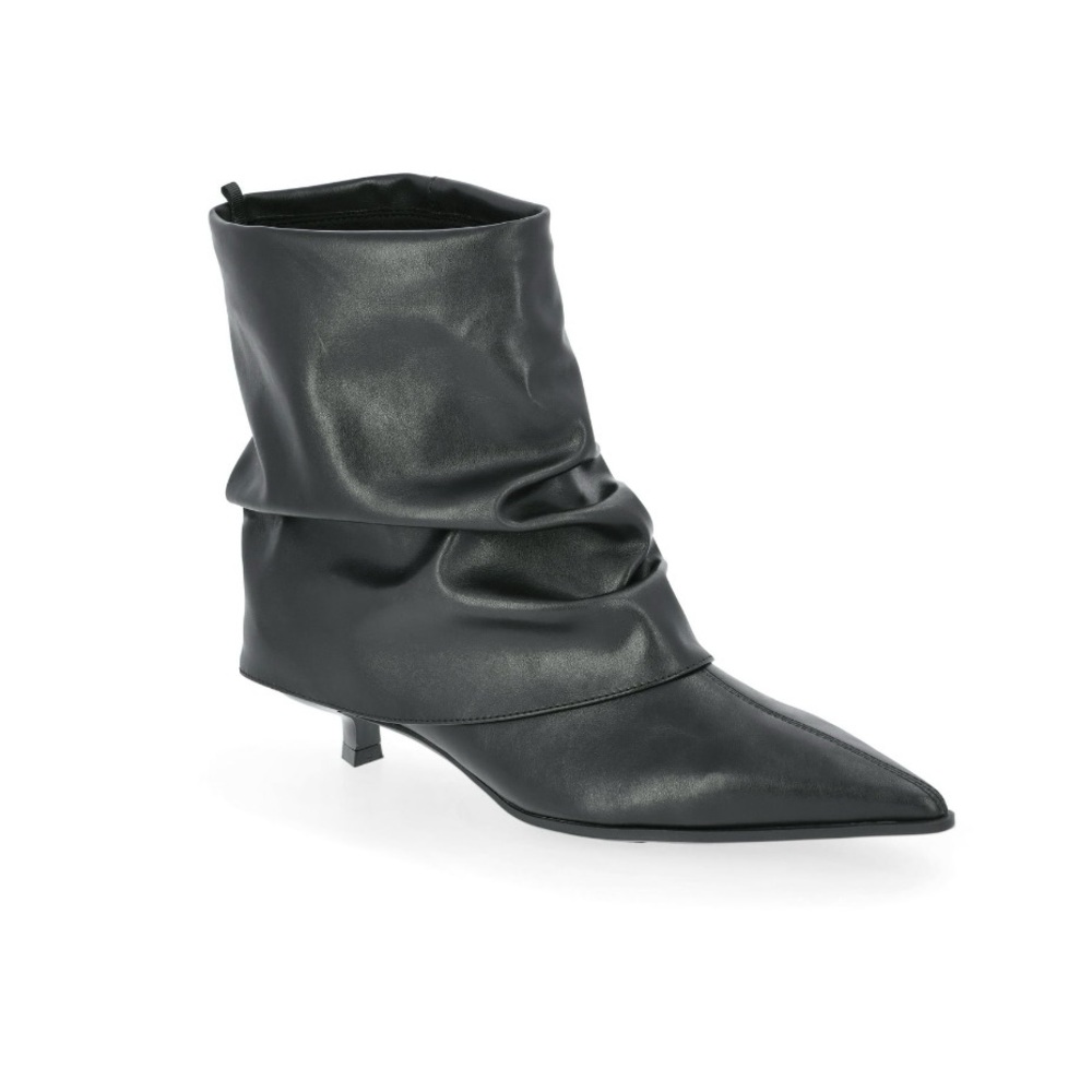 NWT Time and Tru Black Kitten Heel Fold Over Slouchy Ankle Boots Size 6